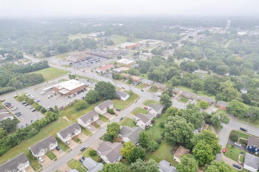 Beautiful Townhome, 11 Minutes To Downtown, Kcmo. Канзас-Сіті Екстер'єр фото