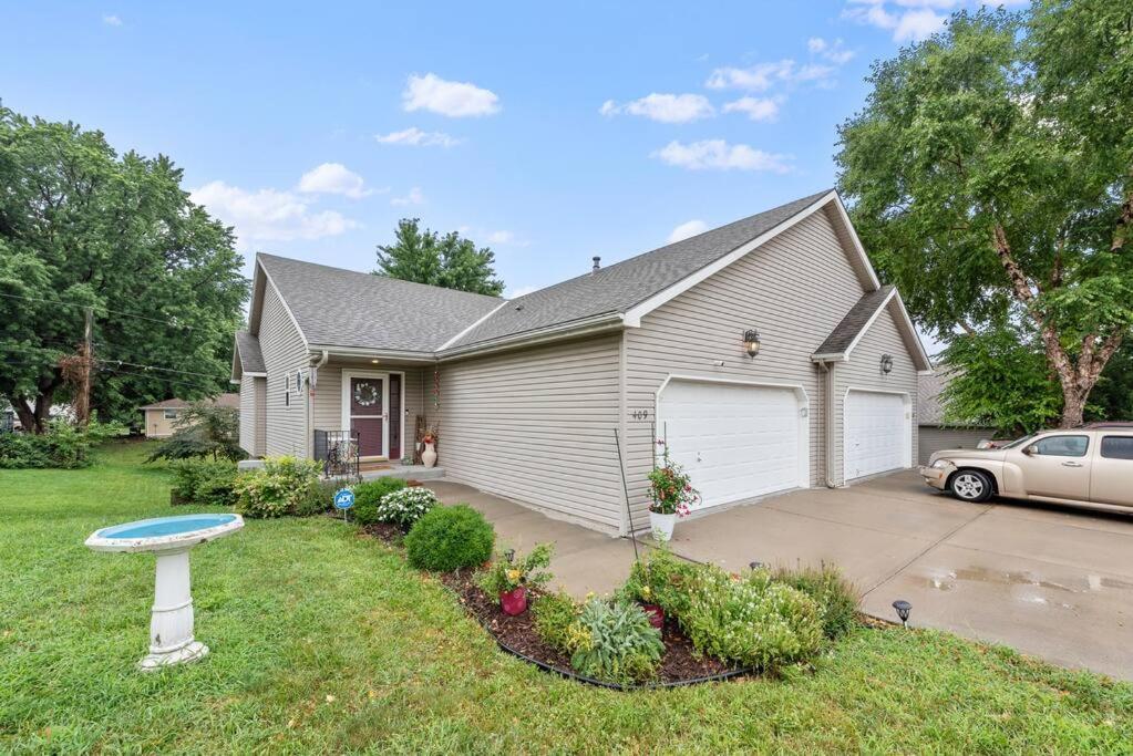 Beautiful Townhome, 11 Minutes To Downtown, Kcmo. Канзас-Сіті Екстер'єр фото