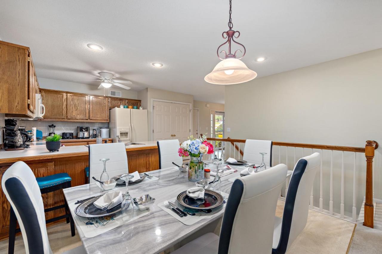 Beautiful Townhome, 11 Minutes To Downtown, Kcmo. Канзас-Сіті Екстер'єр фото