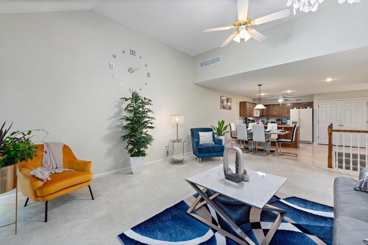 Beautiful Townhome, 11 Minutes To Downtown, Kcmo. Канзас-Сіті Екстер'єр фото