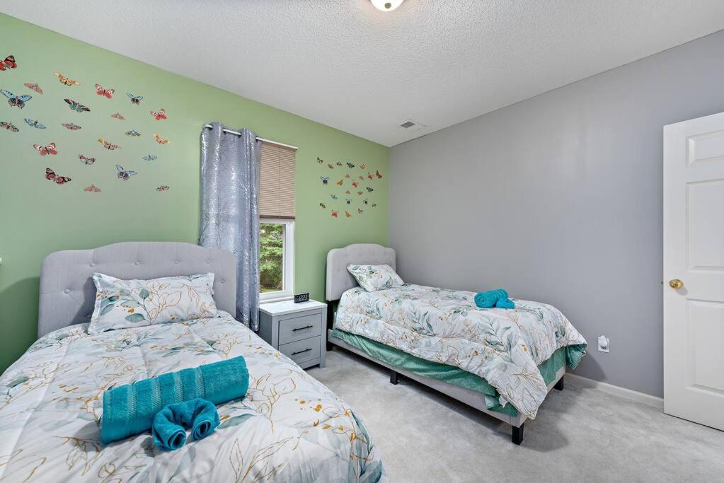 Beautiful Townhome, 11 Minutes To Downtown, Kcmo. Канзас-Сіті Екстер'єр фото