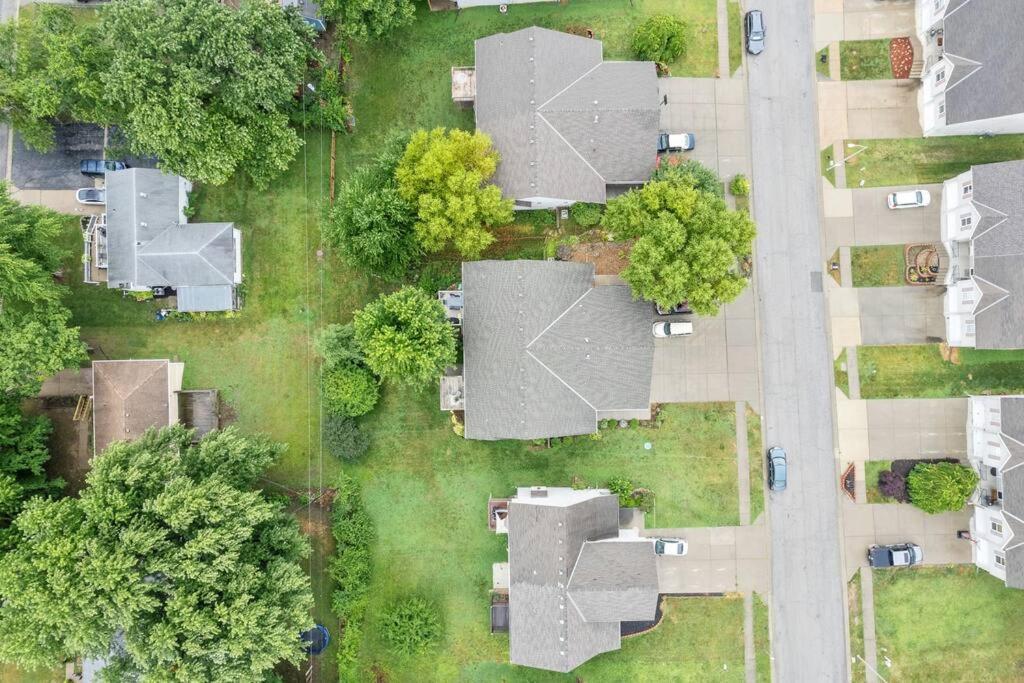 Beautiful Townhome, 11 Minutes To Downtown, Kcmo. Канзас-Сіті Екстер'єр фото