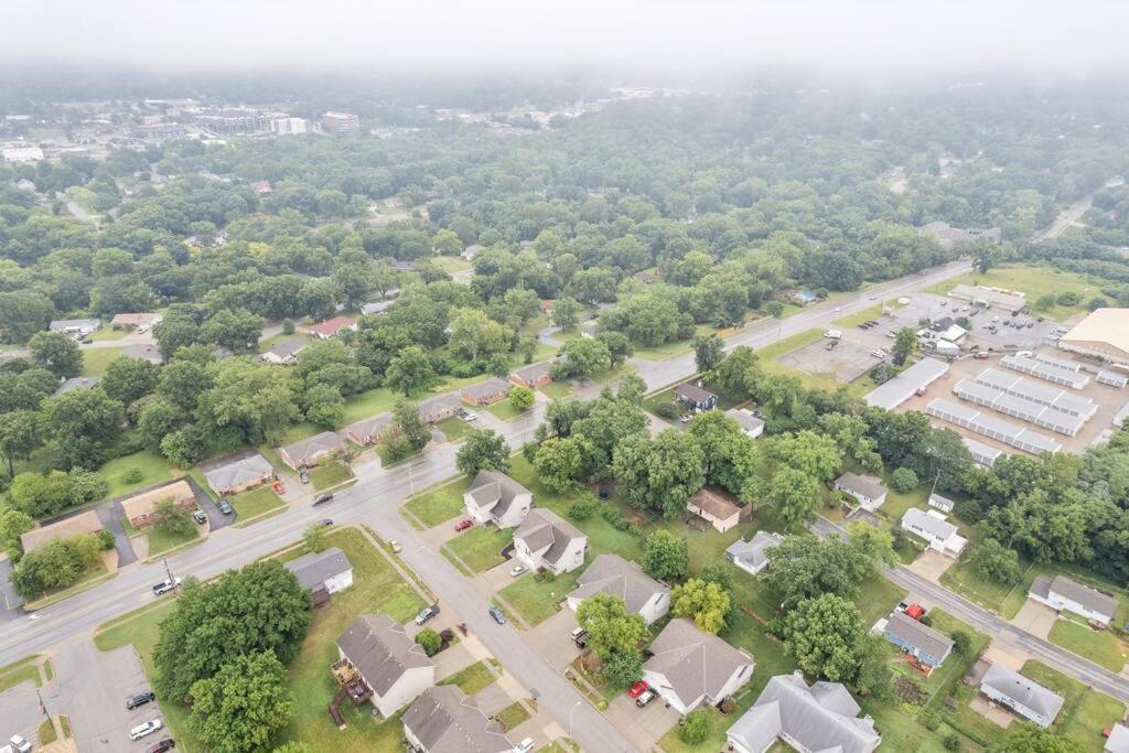 Beautiful Townhome, 11 Minutes To Downtown, Kcmo. Канзас-Сіті Екстер'єр фото