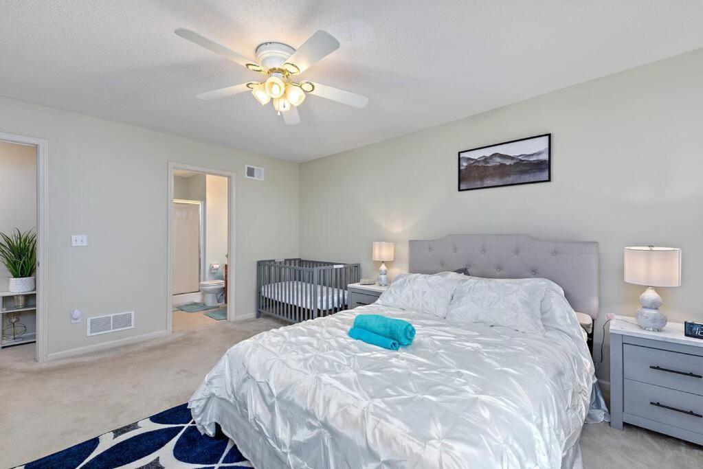 Beautiful Townhome, 11 Minutes To Downtown, Kcmo. Канзас-Сіті Екстер'єр фото