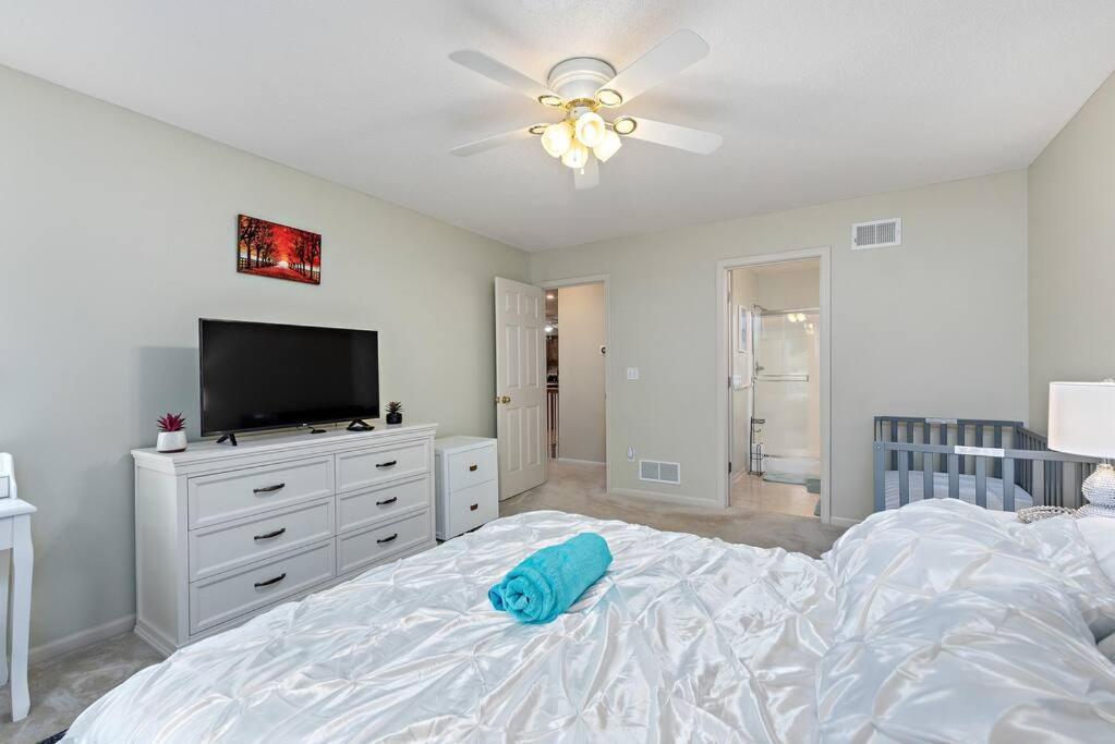 Beautiful Townhome, 11 Minutes To Downtown, Kcmo. Канзас-Сіті Екстер'єр фото