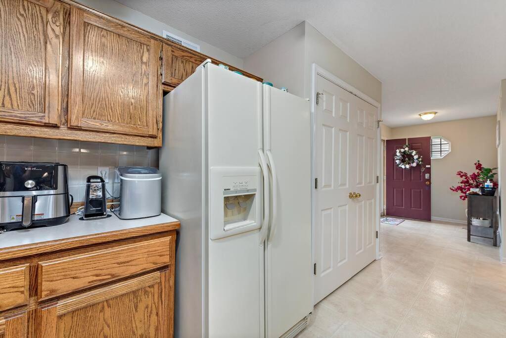 Beautiful Townhome, 11 Minutes To Downtown, Kcmo. Канзас-Сіті Екстер'єр фото