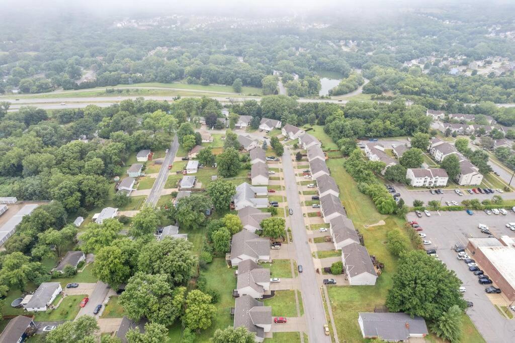 Beautiful Townhome, 11 Minutes To Downtown, Kcmo. Канзас-Сіті Екстер'єр фото