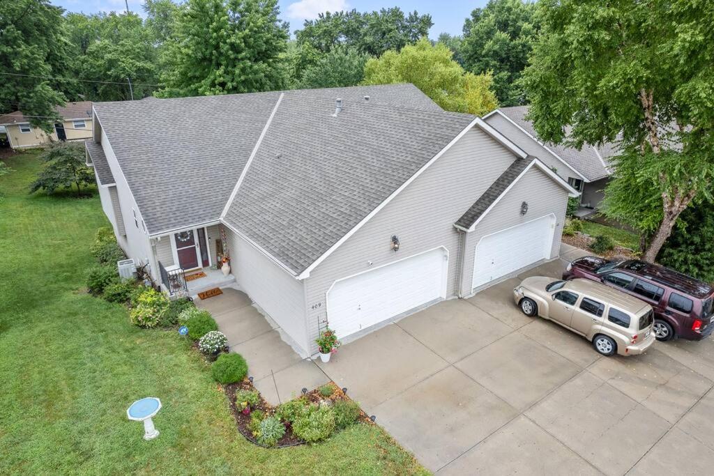 Beautiful Townhome, 11 Minutes To Downtown, Kcmo. Канзас-Сіті Екстер'єр фото