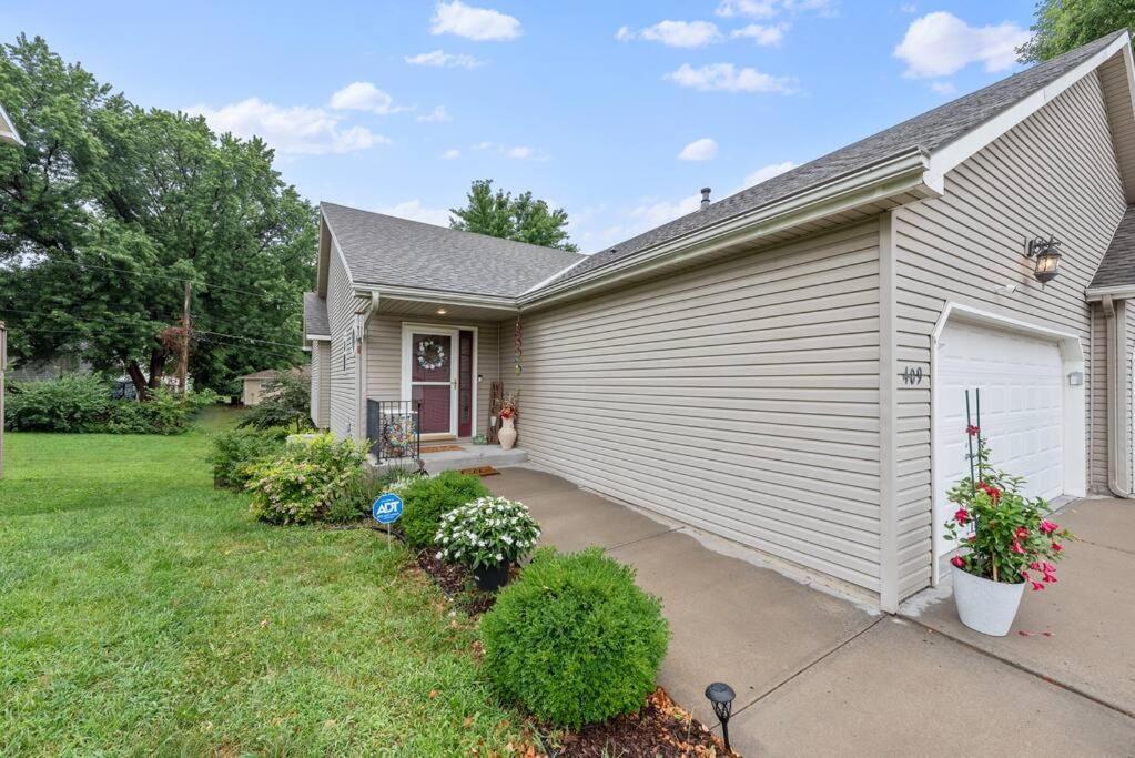 Beautiful Townhome, 11 Minutes To Downtown, Kcmo. Канзас-Сіті Екстер'єр фото