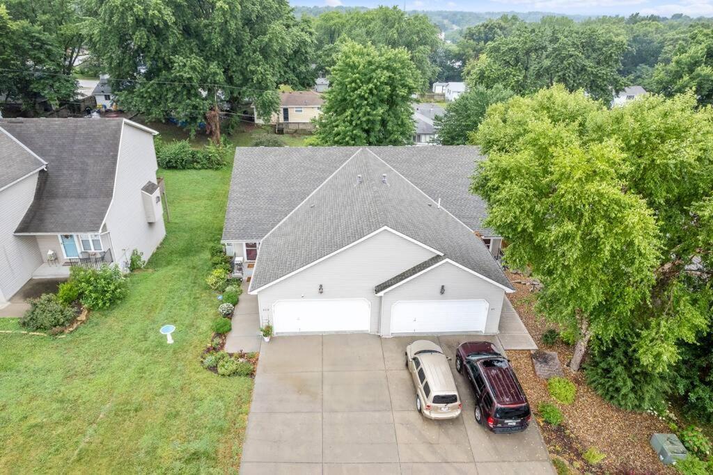 Beautiful Townhome, 11 Minutes To Downtown, Kcmo. Канзас-Сіті Екстер'єр фото
