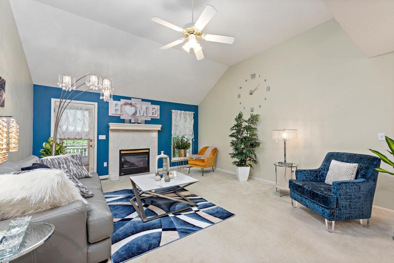 Beautiful Townhome, 11 Minutes To Downtown, Kcmo. Канзас-Сіті Екстер'єр фото